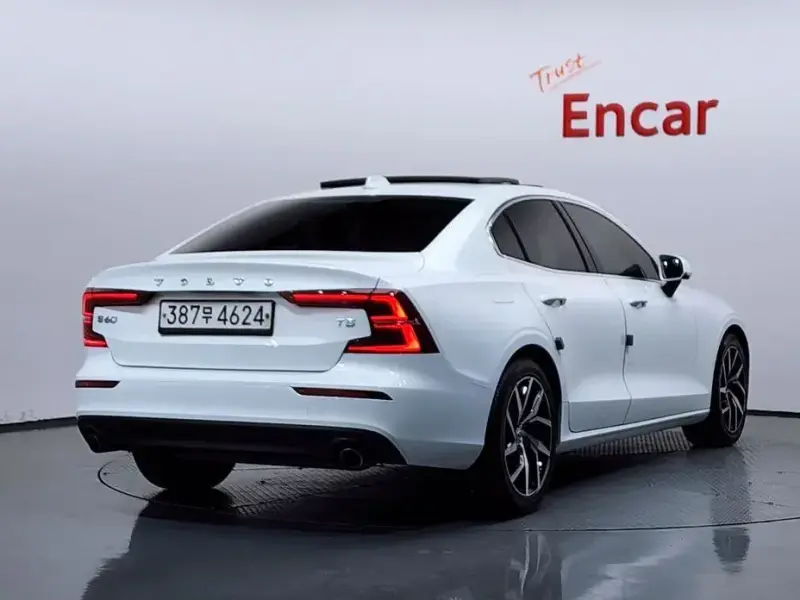 2020 Volvo S60 с пробегом 78 799 км
