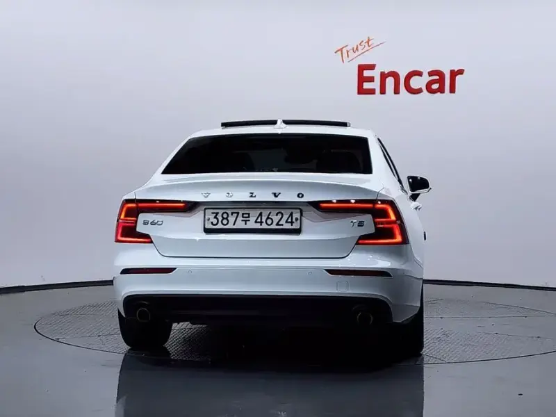 2020 Volvo S60 с пробегом 78 799 км