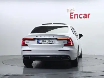 2021 Volvo S60 с пробегом 79 096 км