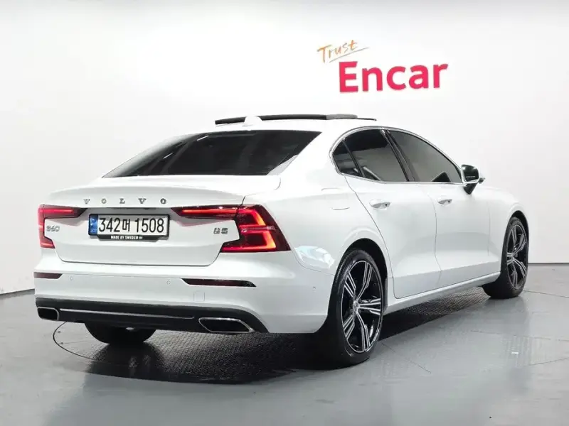 2021 Volvo S60 с пробегом 73 522 км