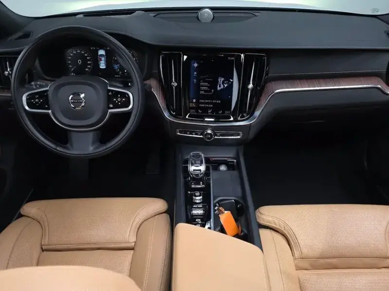 2021 Volvo S60 с пробегом 73 522 км