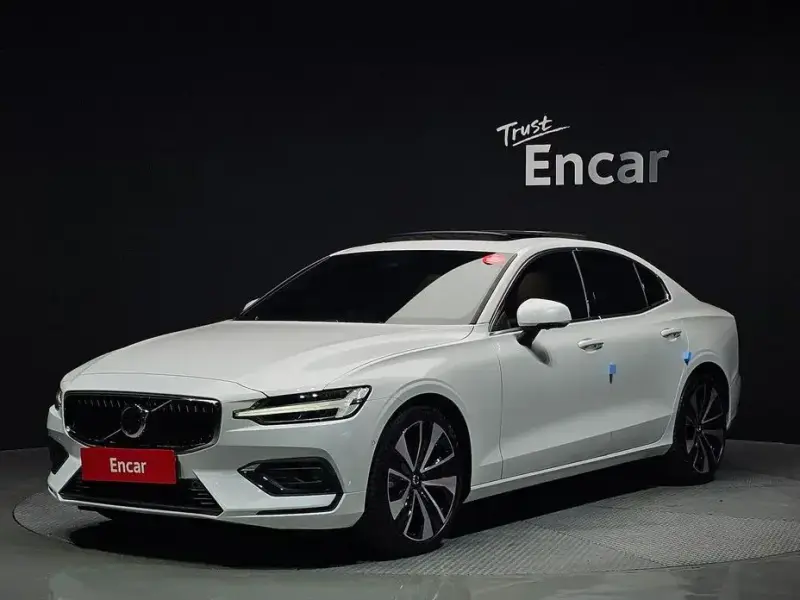 2024 Volvo S60 с пробегом 10 740 км