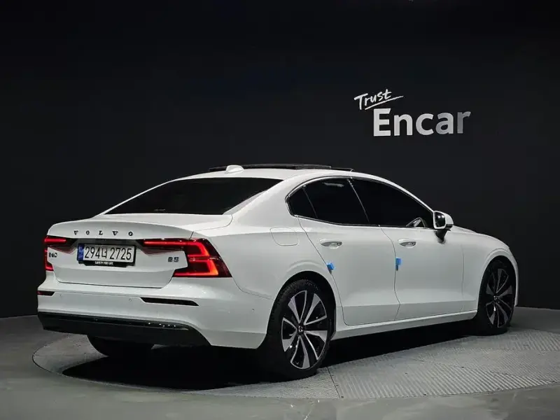 2024 Volvo S60 с пробегом 10 740 км