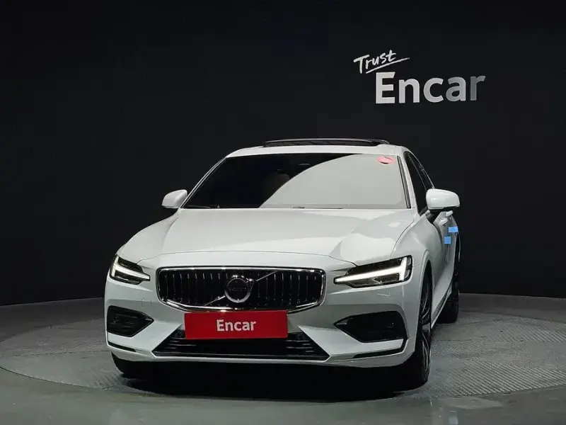 2024 Volvo S60 с пробегом 10 740 км