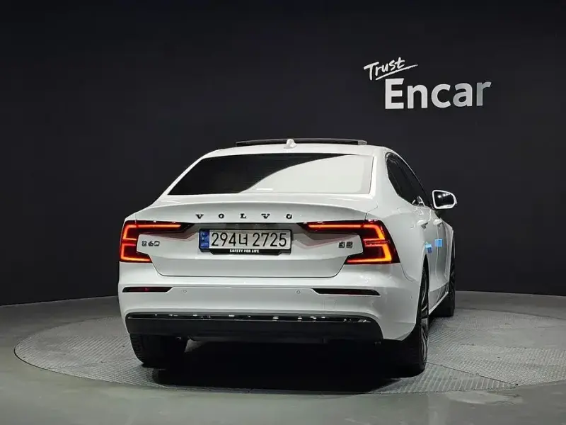 2024 Volvo S60 с пробегом 10 740 км