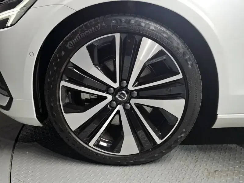 2024 Volvo S60 с пробегом 10 740 км