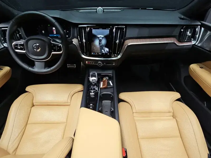 2024 Volvo S60 с пробегом 10 740 км