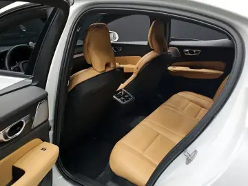 2024 Volvo S60 с пробегом 10 740 км
