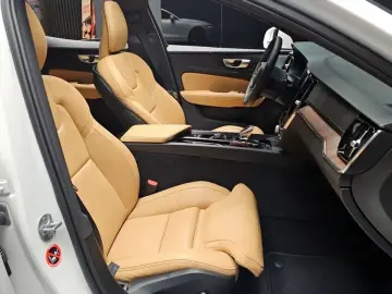 2024 Volvo S60 с пробегом 10 740 км