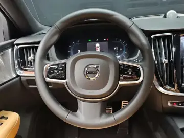 2024 Volvo S60 с пробегом 10 740 км