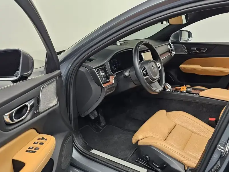 2021 Volvo S60 с пробегом 56 286 км