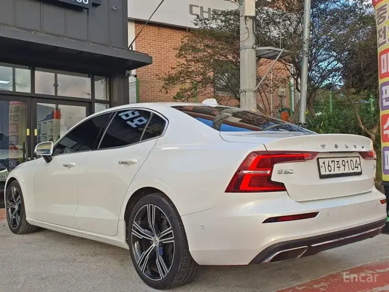 2020 Volvo S60 с пробегом 92 970 км