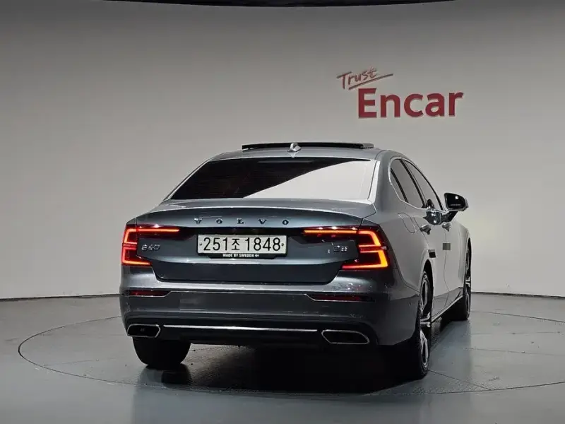 2020 Volvo S60 с пробегом 63 972 км
