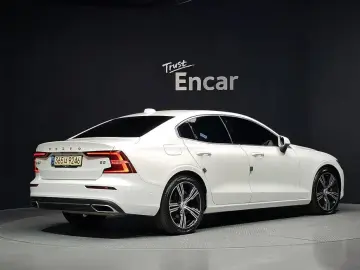 2021 Volvo S60 с пробегом 34 705 км