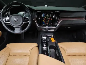 2020 Volvo S60 с пробегом 43 637 км