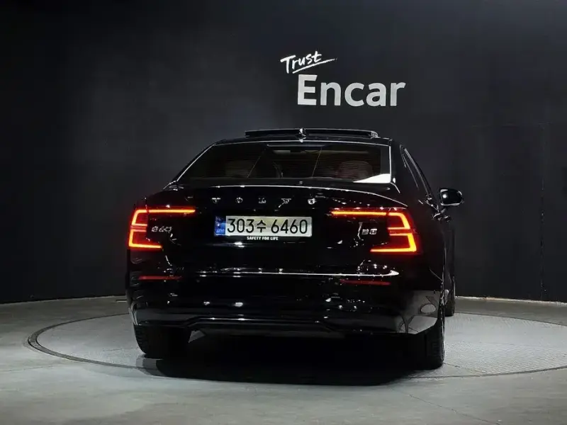 2023 Volvo S60 с пробегом 27 715 км