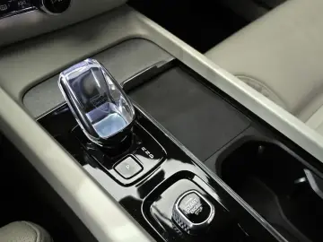 2023 Volvo S60 с пробегом 27 715 км