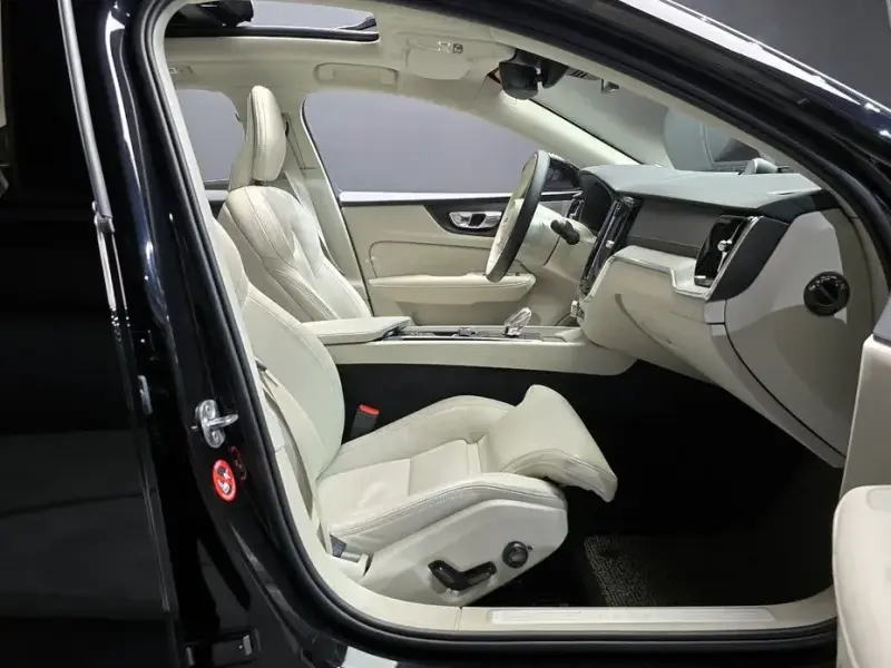 2023 Volvo S60 с пробегом 27 715 км