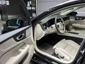 2023 Volvo S60 с пробегом 27 715 км