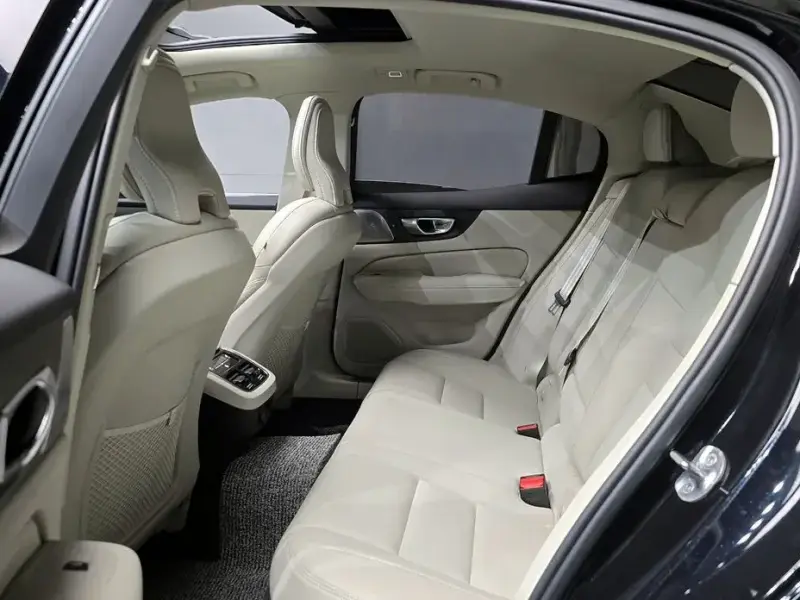 2023 Volvo S60 с пробегом 27 715 км