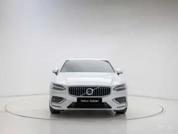 2023 Volvo S60 с пробегом 11 801 км