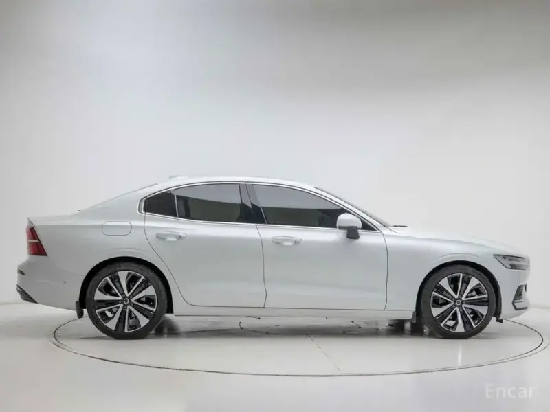 2023 Volvo S60 с пробегом 11 801 км