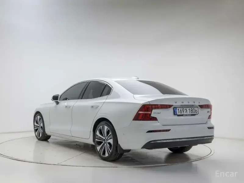 2023 Volvo S60 с пробегом 11 801 км