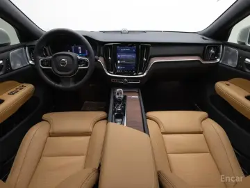 2023 Volvo S60 с пробегом 11 801 км