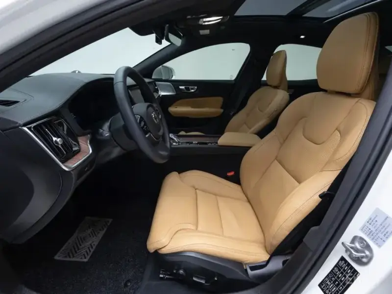 2023 Volvo S60 с пробегом 11 801 км