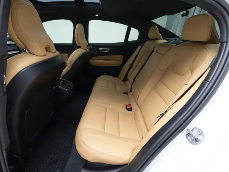 2023 Volvo S60 с пробегом 11 801 км