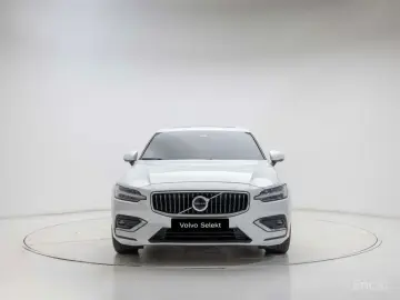 2024 Volvo S60 с пробегом 10 198 км