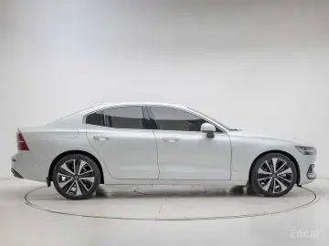 2024 Volvo S60 с пробегом 10 198 км