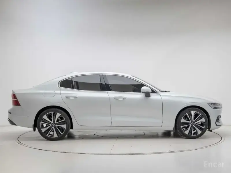 2024 Volvo S60 с пробегом 10 198 км