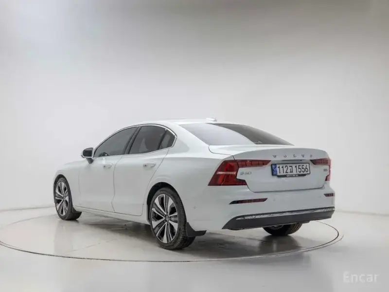 2024 Volvo S60 с пробегом 10 198 км