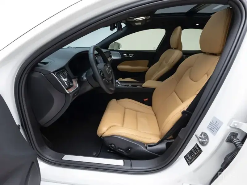 2024 Volvo S60 с пробегом 10 198 км