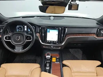 2021 Volvo S60 с пробегом 16 674 км
