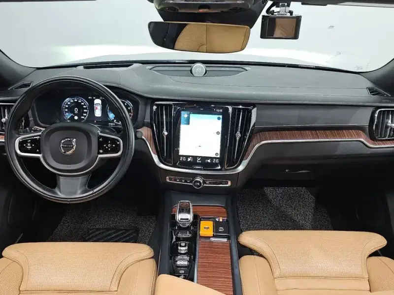 2021 Volvo S60 с пробегом 16 674 км