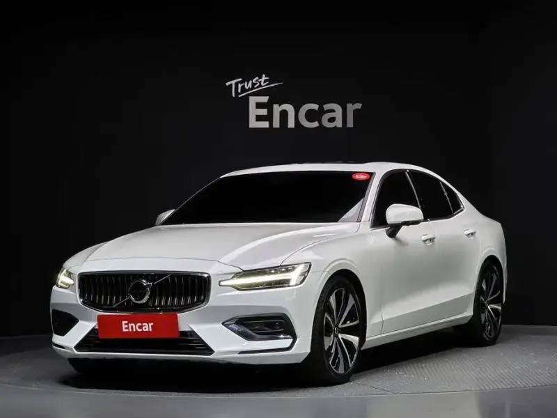 2023 Volvo S60 с пробегом 39 169 км