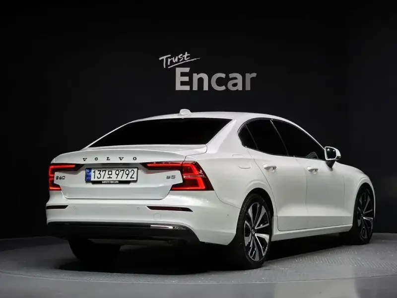2023 Volvo S60 с пробегом 39 169 км