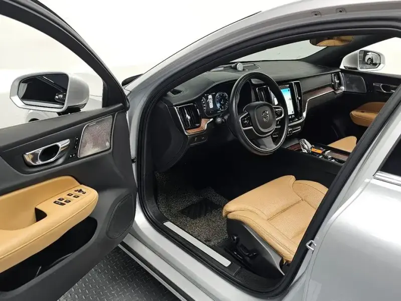 2021 Volvo S60 с пробегом 16 674 км