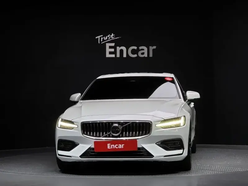 2023 Volvo S60 с пробегом 39 169 км