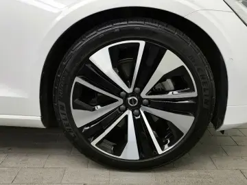 2023 Volvo S60 с пробегом 39 169 км