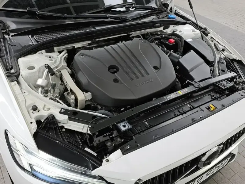 2023 Volvo S60 с пробегом 39 169 км
