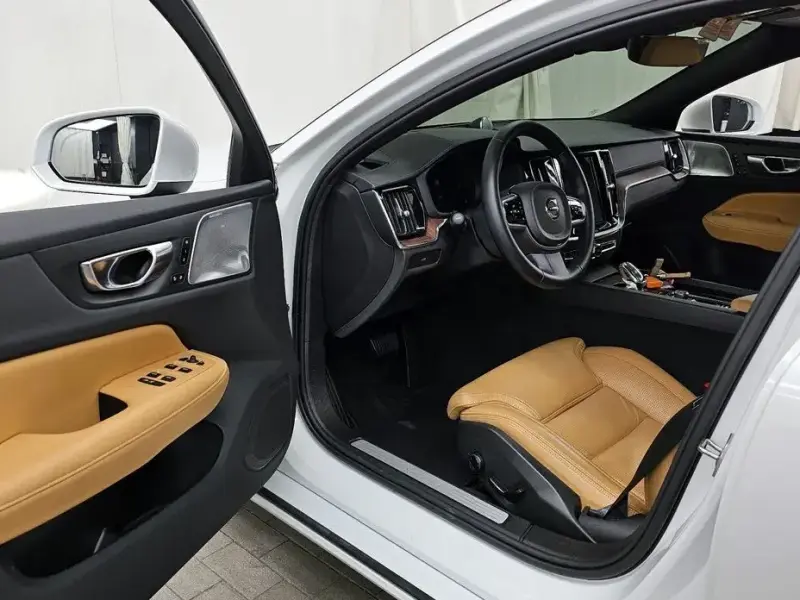 2023 Volvo S60 с пробегом 39 169 км