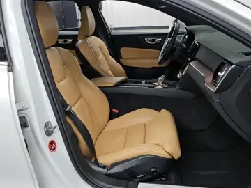 2023 Volvo S60 с пробегом 39 169 км
