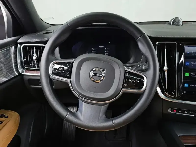 2023 Volvo S60 с пробегом 39 169 км