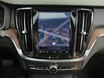 2023 Volvo S60 с пробегом 39 169 км
