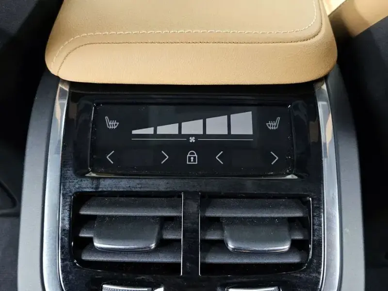 2023 Volvo S60 с пробегом 39 169 км