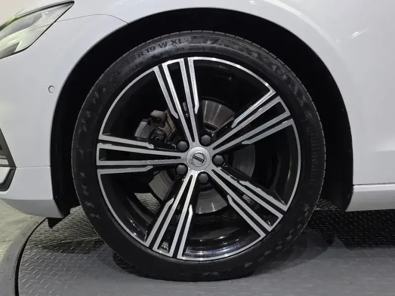 2021 Volvo S60 с пробегом 81 088 км