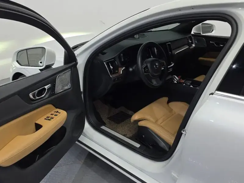 2021 Volvo S60 с пробегом 81 088 км